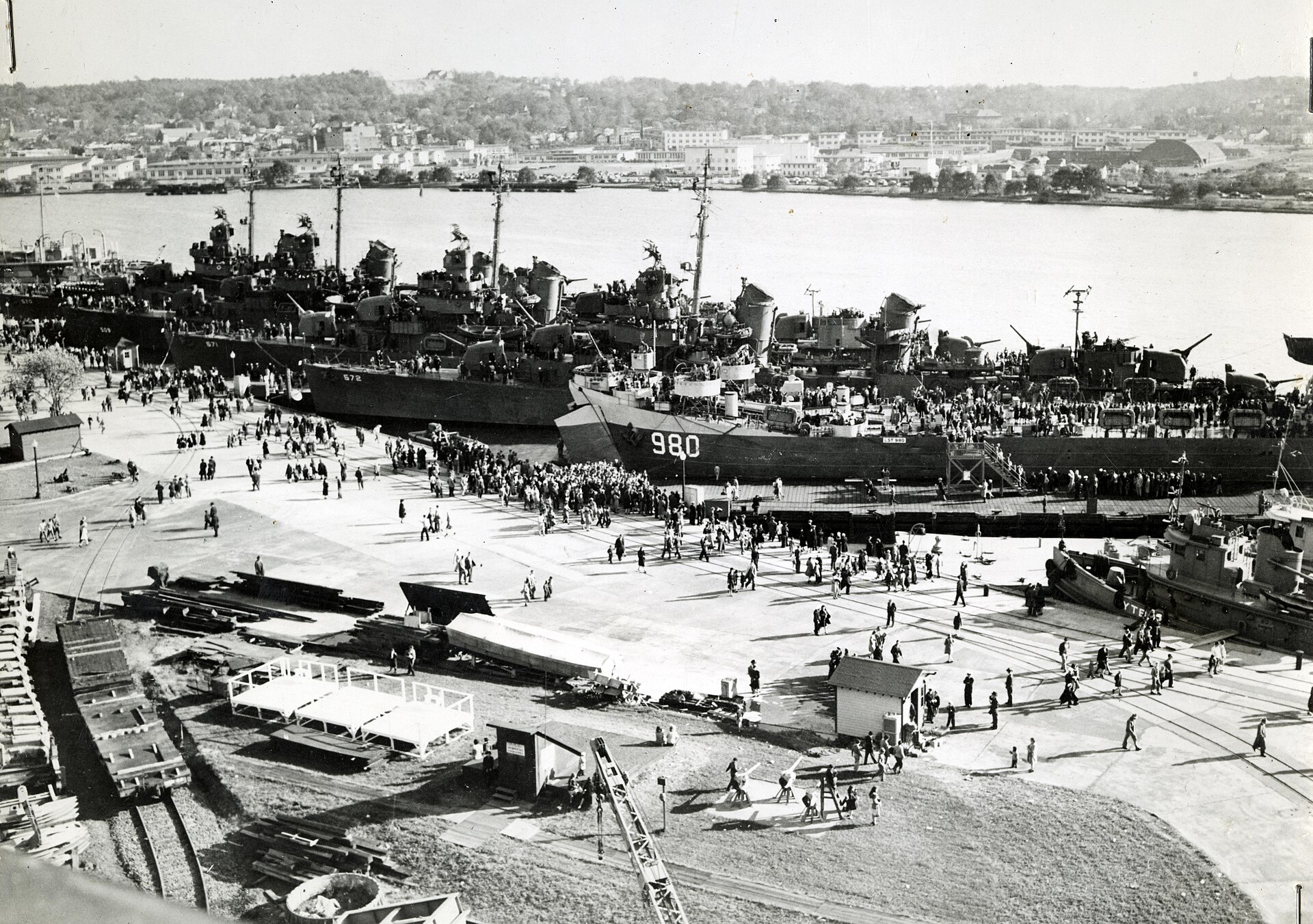 USS Claxton (DD-571)