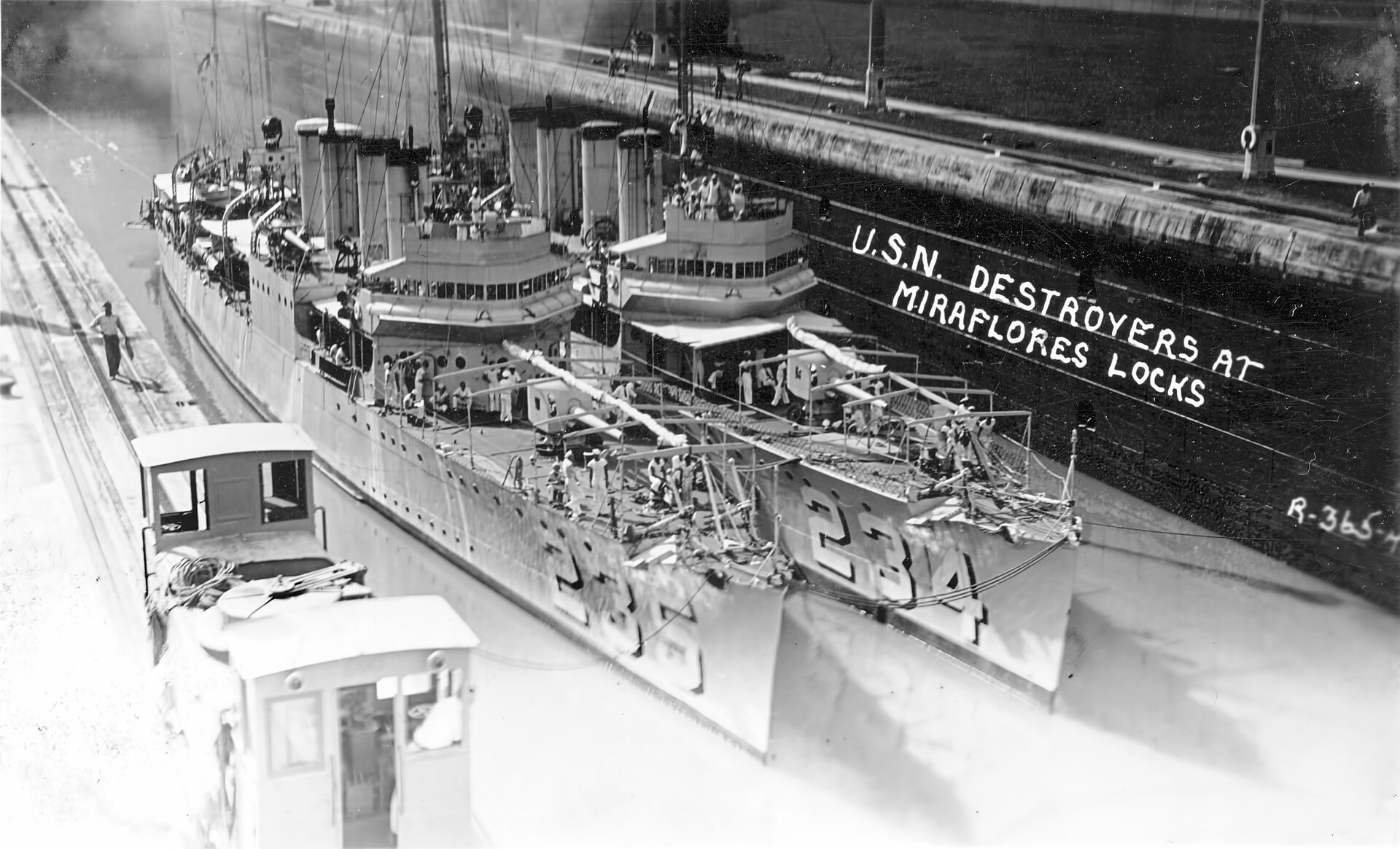 USS Fox (CG-33)