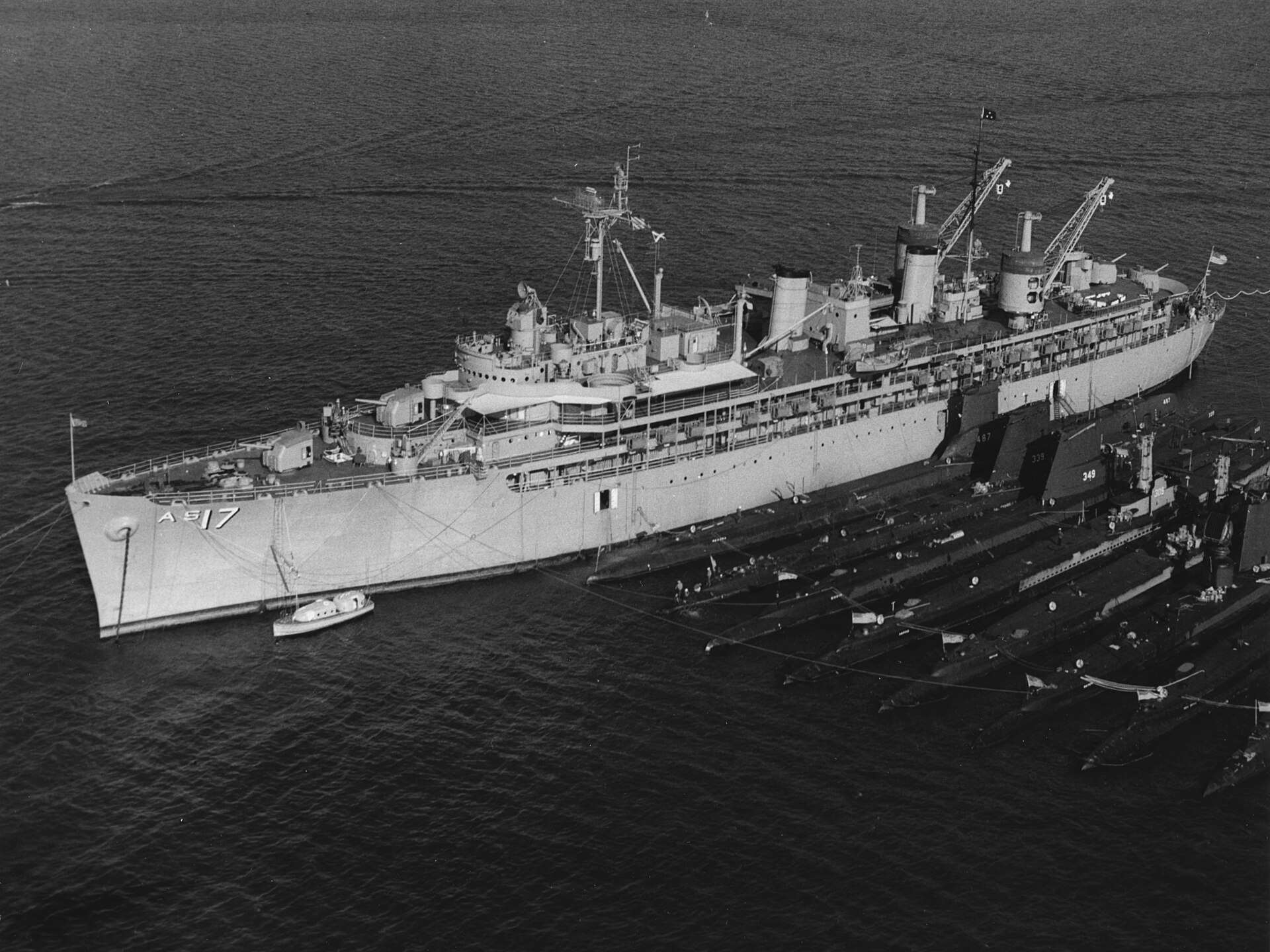 USS Nereus (AS-17)