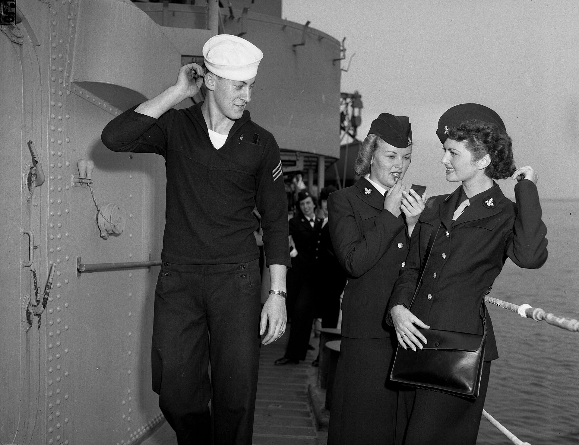 USS Uhlmann (DD-687)