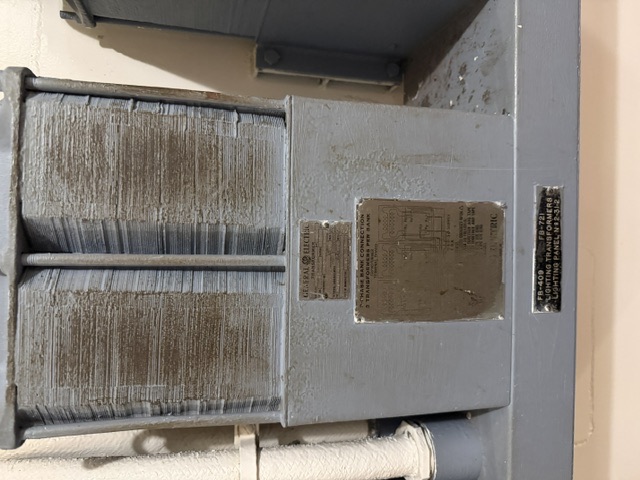 GENERAL ELECTRIC TRANSFORMER 3 PHASE BANK CONNECTION 3 TRANSFORMERS PER BANK GENERAL ELECTRIC FB-409 FB-721 LIGHTING TRANSFORMERS LIGHTING PANEL N°2-51-2