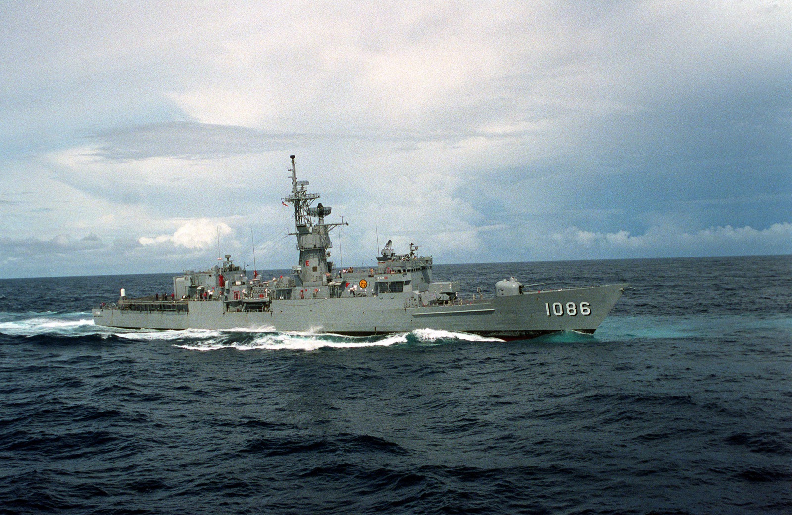 USS Brewton (FF-1086)
