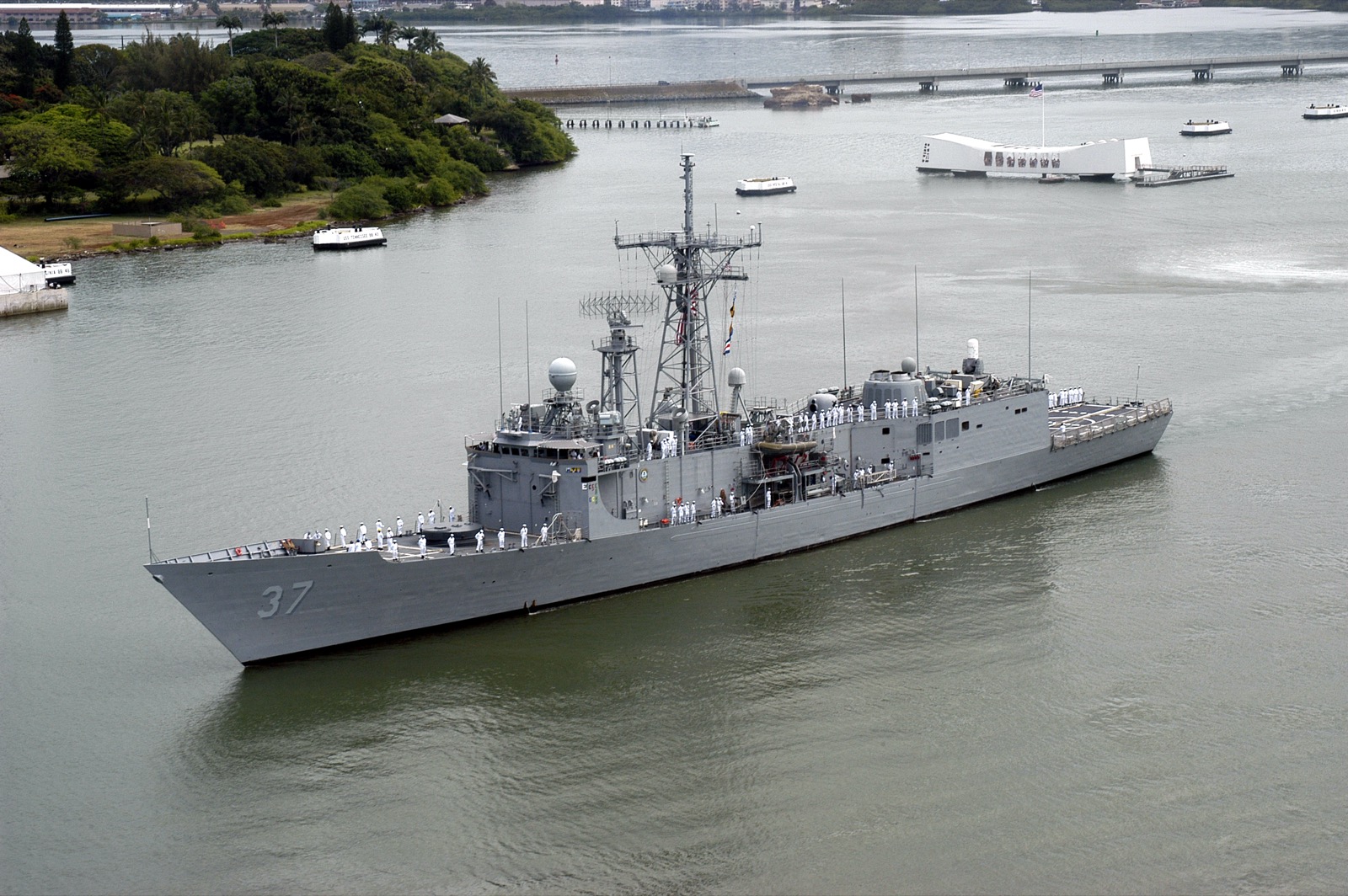 USS Crommelin (FFG-37)