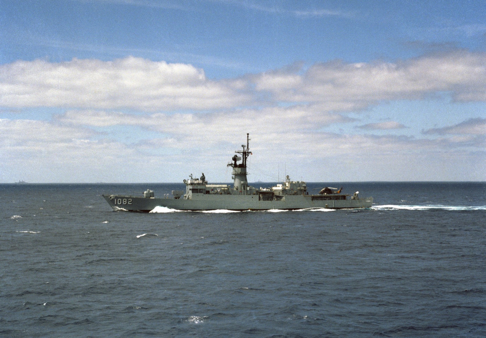 USS Elmer Montgomery (FF-1082)